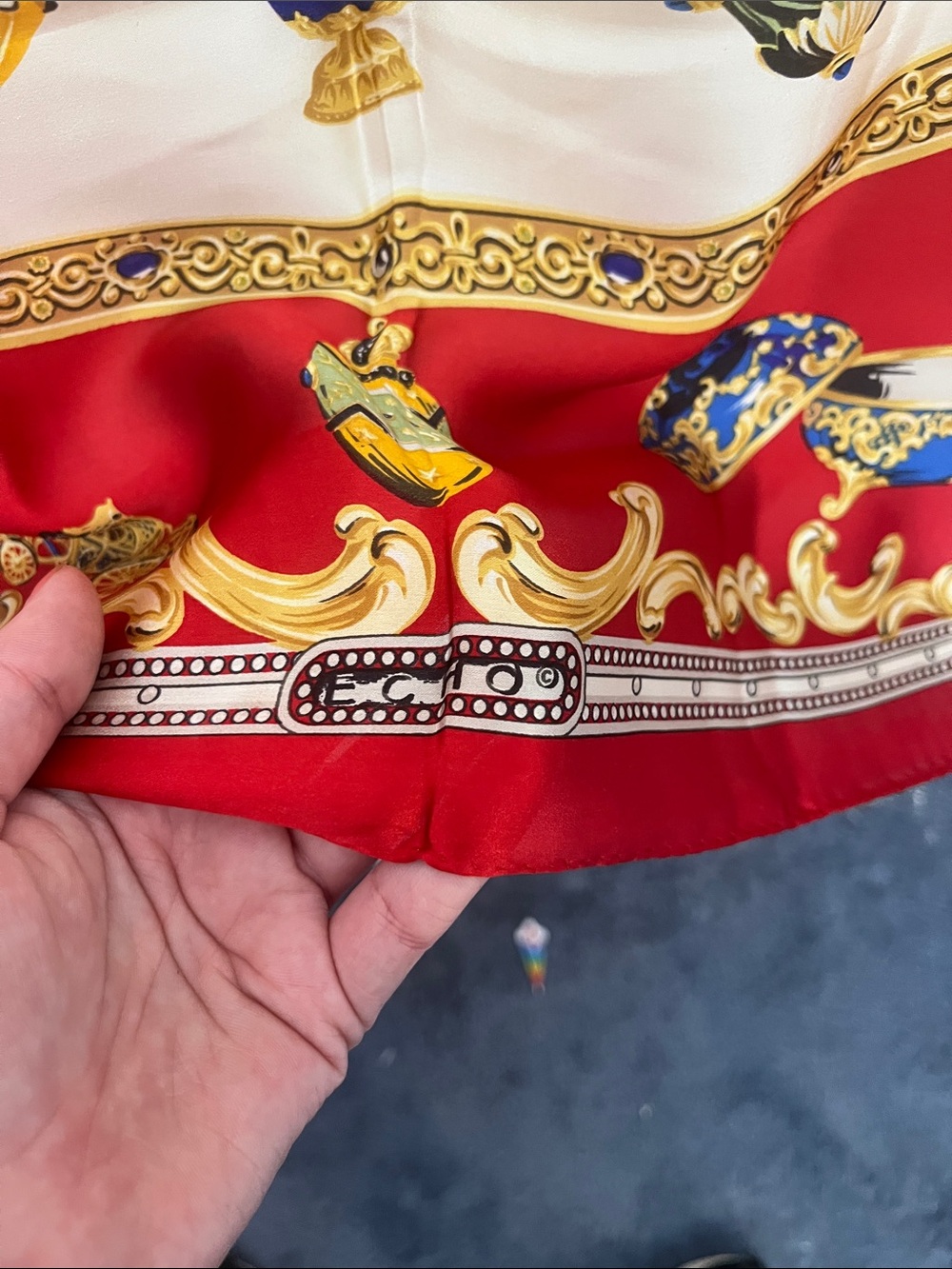 Decorative Red and Gold pure silk scarf - Picture 4 of 6